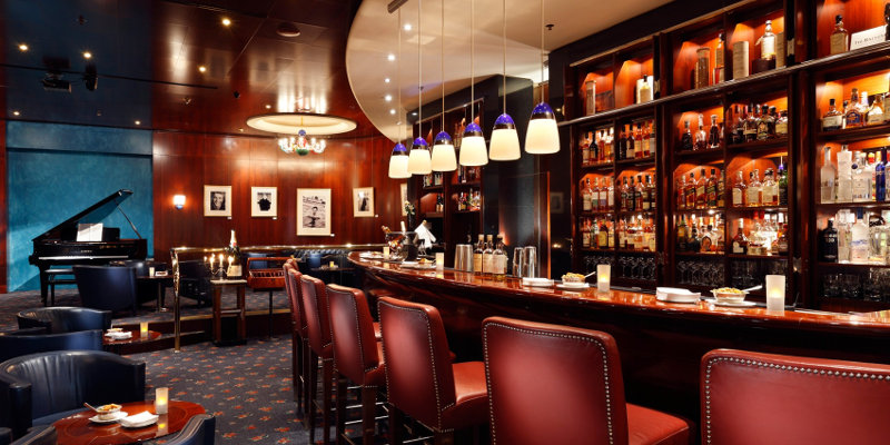 closest bar from property VILLA DU CENTRE