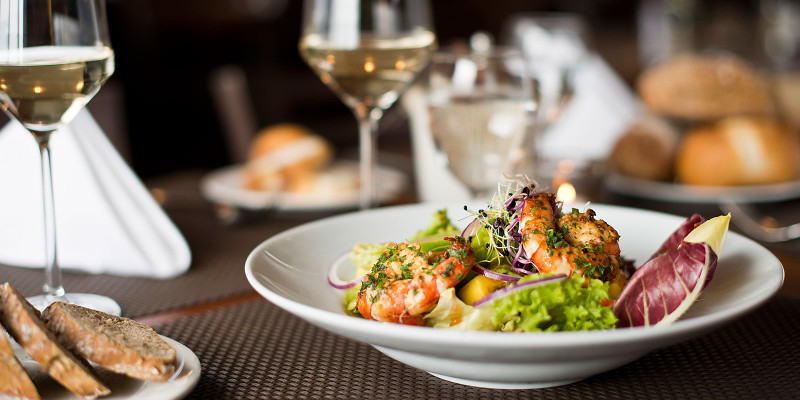 closest restaurant from property VILLA DU CENTRE